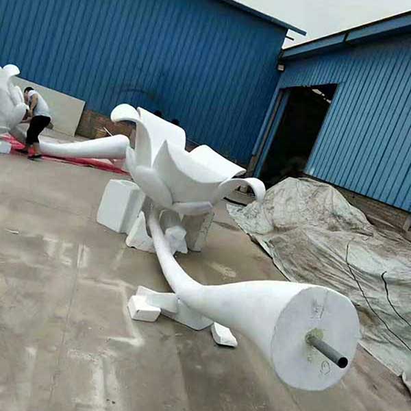 濟南聚脲噴涂機(圖1) 濟南聚脲噴涂機泡沫雕塑表面硬化