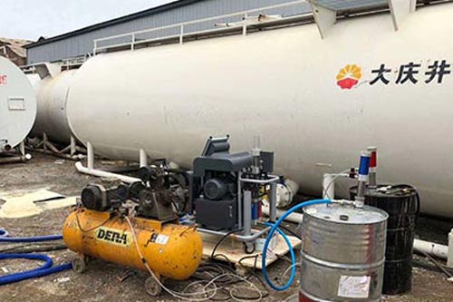 除鹽水箱聚脲噴涂防腐施工噴涂設(shè)備(圖3) 除鹽水箱聚脲噴涂防腐施工