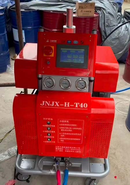 污水處理廠聚脲噴涂料價錢(圖1) 聚脲噴涂料施工機器